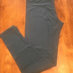 LuLaRoe Tall & Curvy Leggings