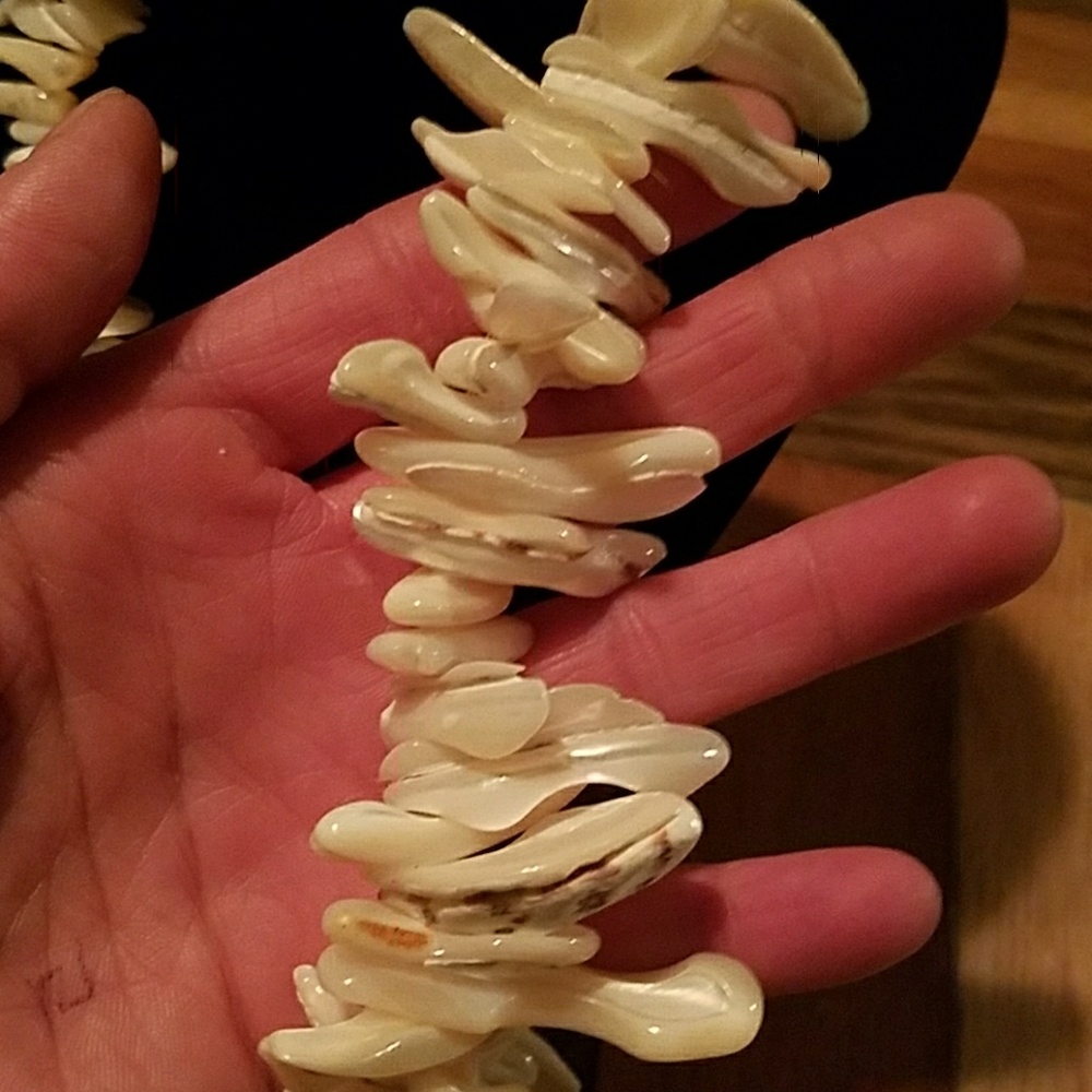 Shell necklace - Picture 3 of 3