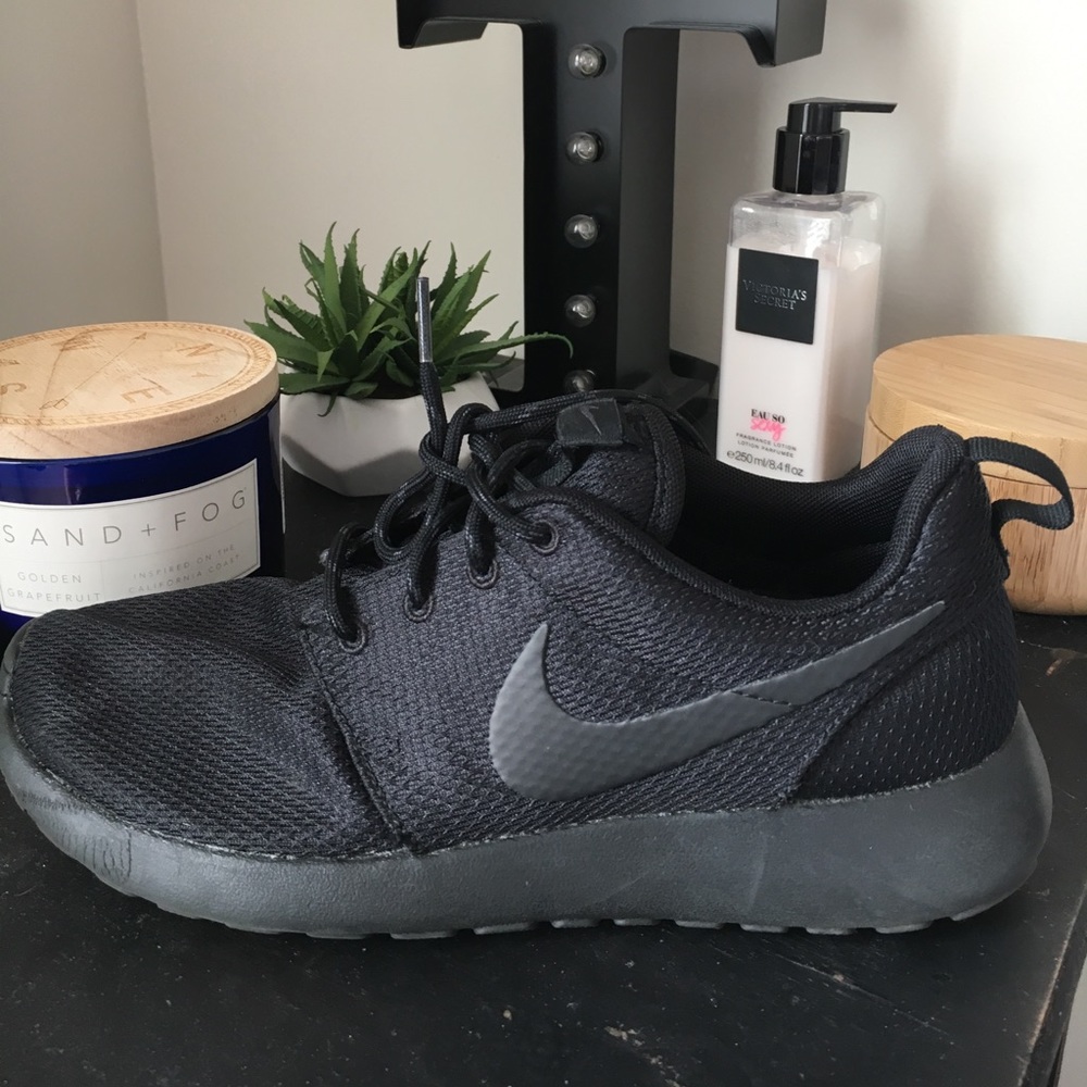 Black Nike Shoes