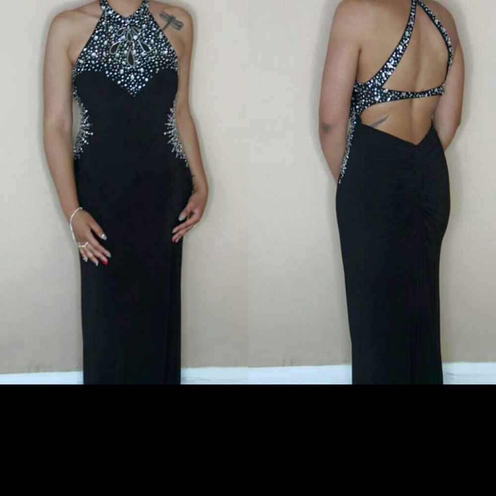 Formal gown - Picture 1 of 1