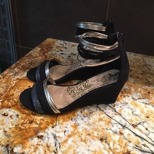 Black wedge shoes
