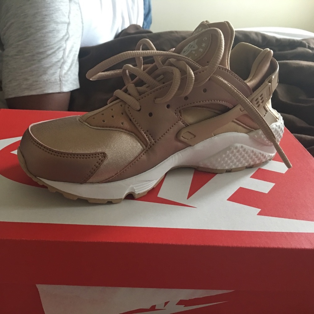 Rose Gold NIKE Huarache Run