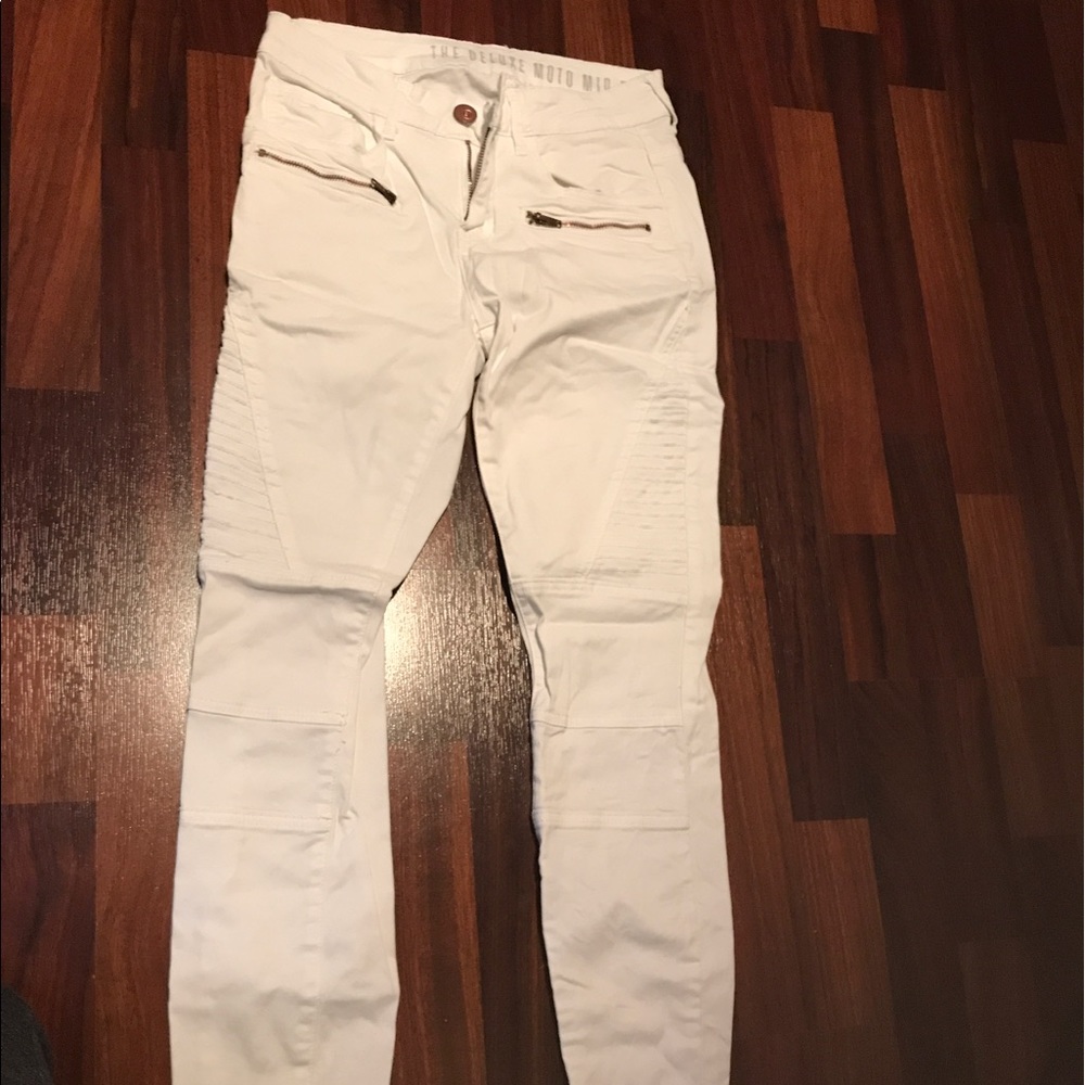 White moto