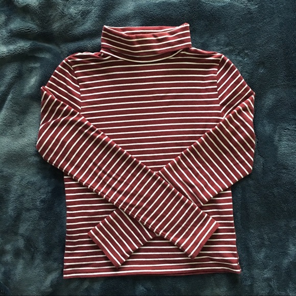 Fitted Maroon Turtleneck - Picture 1 of 2