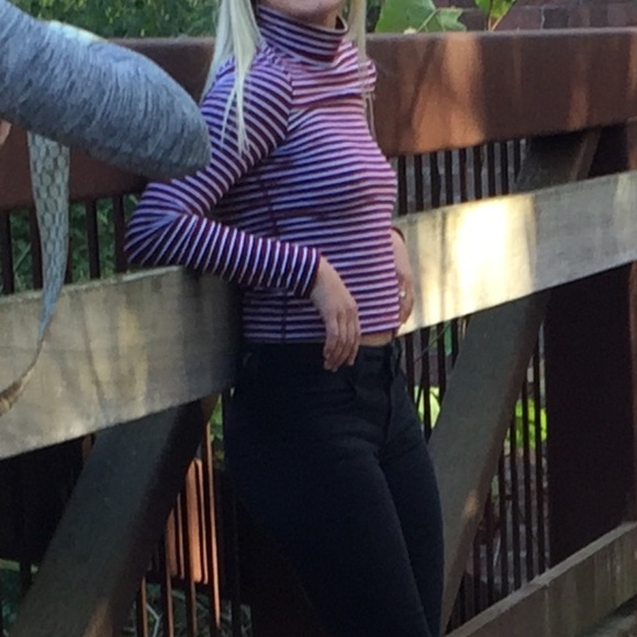 Fitted Maroon Turtleneck - Picture 2 of 2