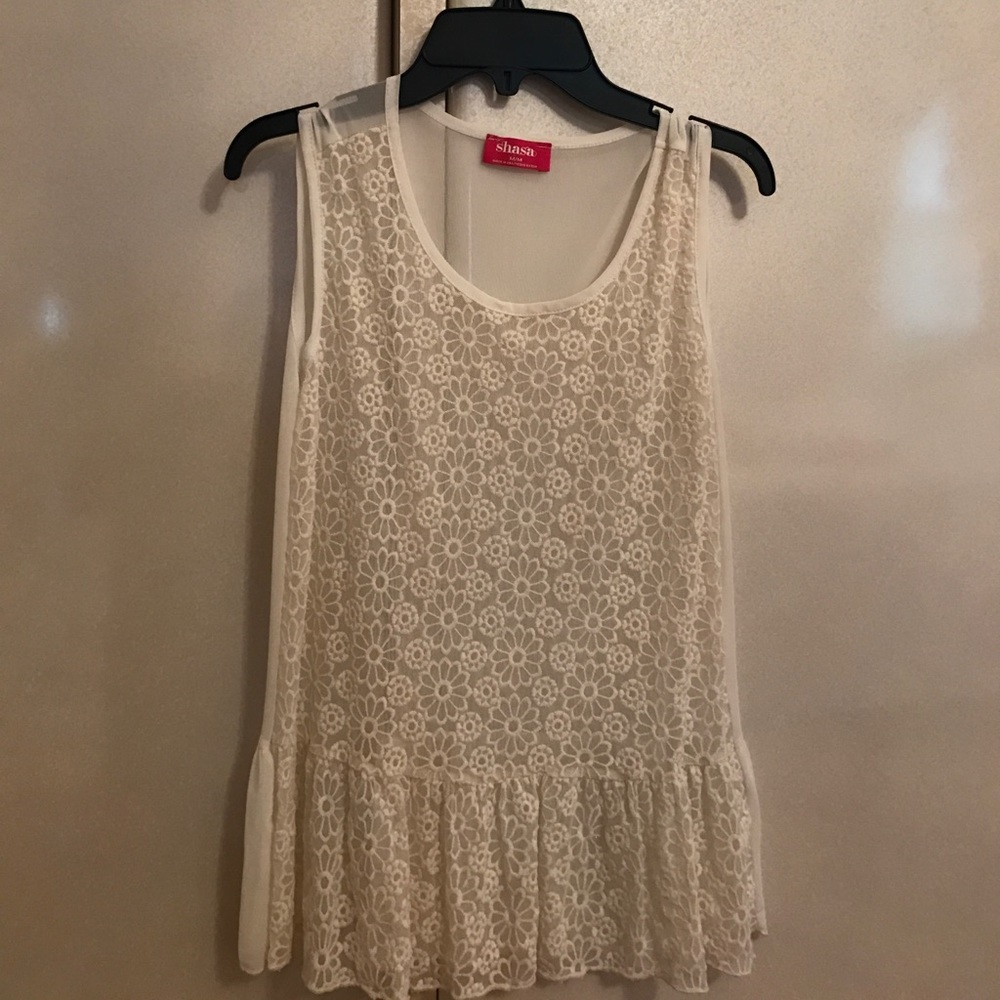A cute  top perfect for looking casual and fancy