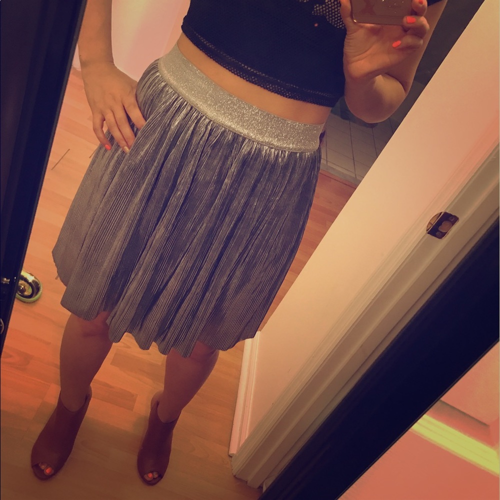 Metallic shinny rubber band mini skirt