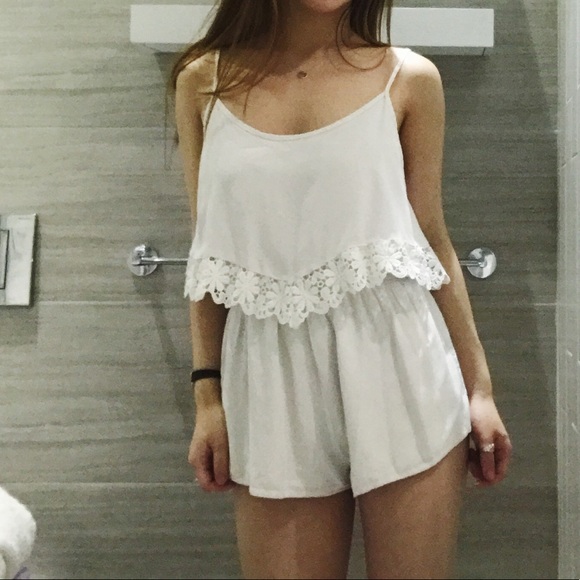 ❌ SOLD ❌ White Crochet Waist Romper - Picture 2 of 5