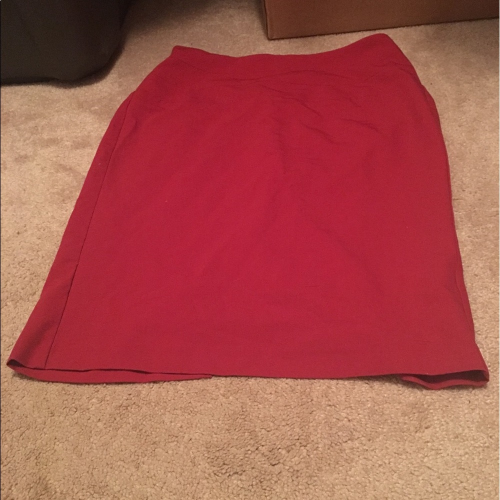 Slimming pencil skirt