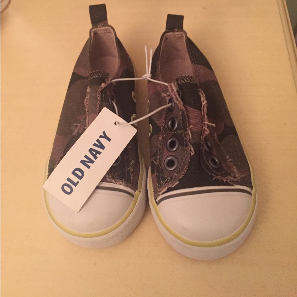 NWT Toddler Boys size 5 slip on camo canvas shoes