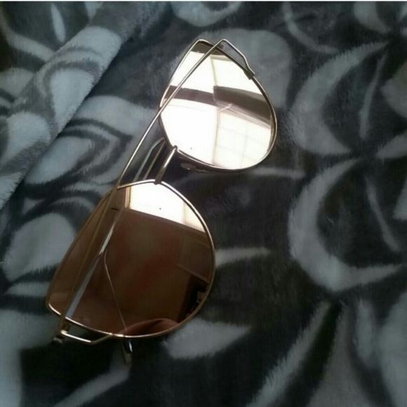 NEW Mirrored Pink Sunglasses - Picture 3 of 4