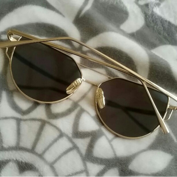 NEW Mirrored Pink Sunglasses - Picture 4 of 4