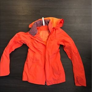 Lululemon 6 raincoat