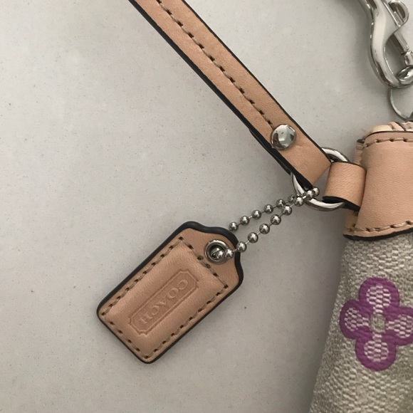 Coach Wristlet - Picture 3 of 4