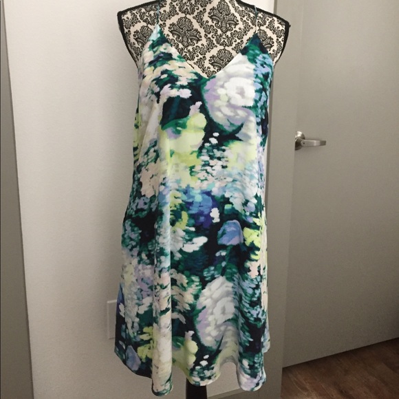 Cynthia Rowley Dresses & Skirts - Florals are in! 100% silk floral print dress