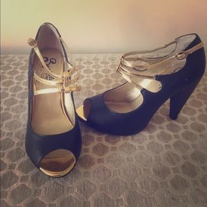 Seychelles peep toe heels