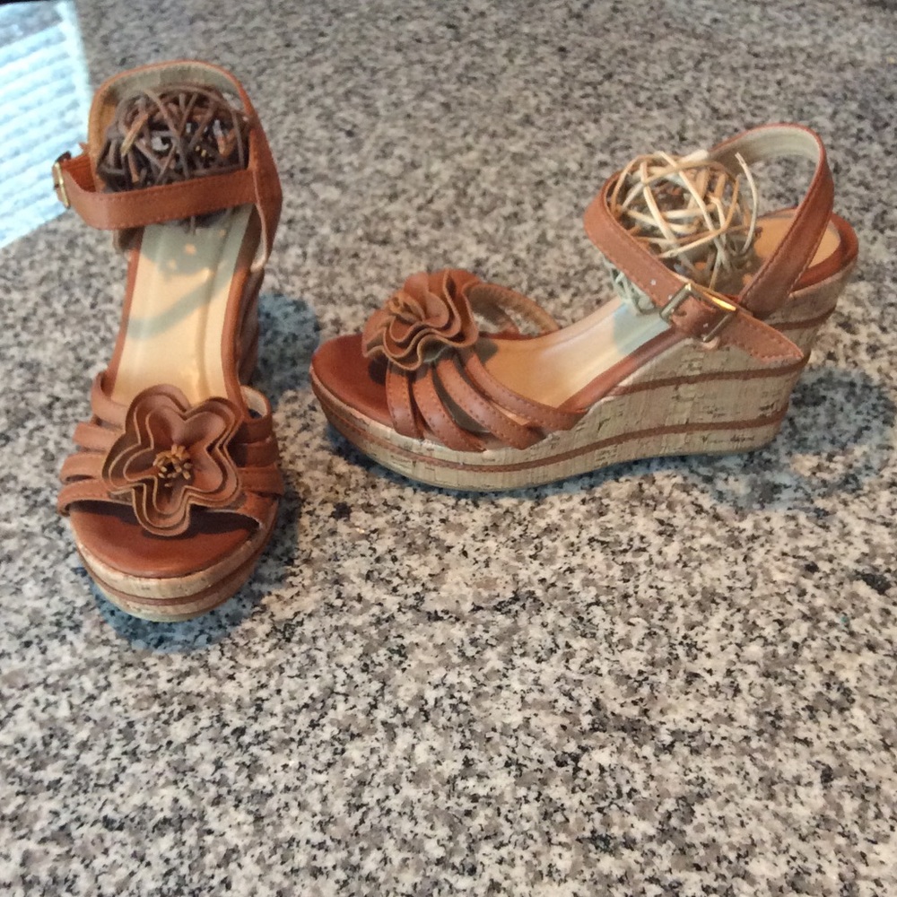 Size 7 Wanted Brand wedges!