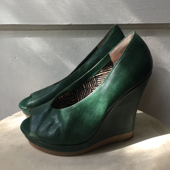 72% off Seychelles Shoes - Seychelles Peep Toe Platform Emerald Green Leather from Heather's 