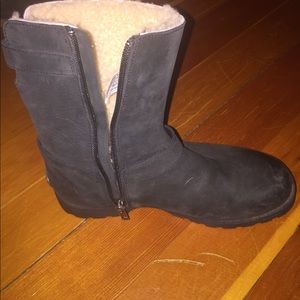 Size 7 leather uggs