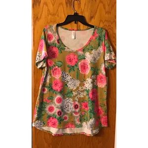 BNWT LulaRoe Classic Tee