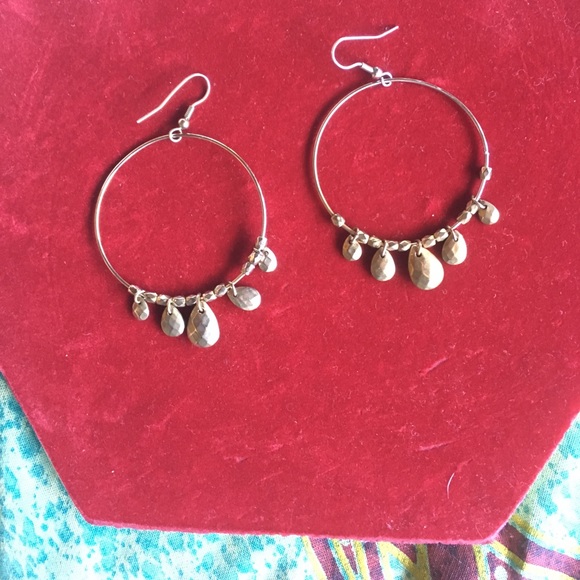 Jewelry - Gold hoop earrings dangle