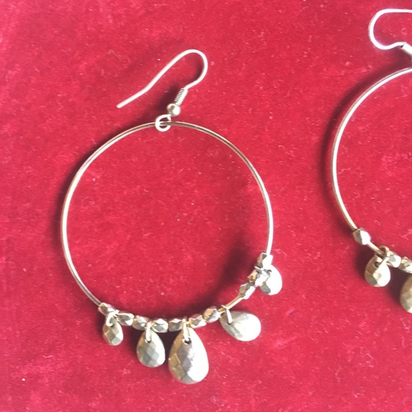 Gold hoop earrings dangle - Picture 2 of 2