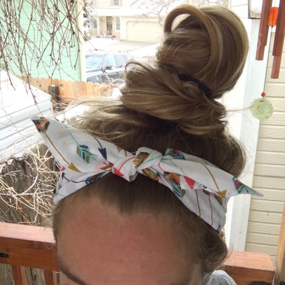 Wild Arrow Bandana Headband - Picture 3 of 6