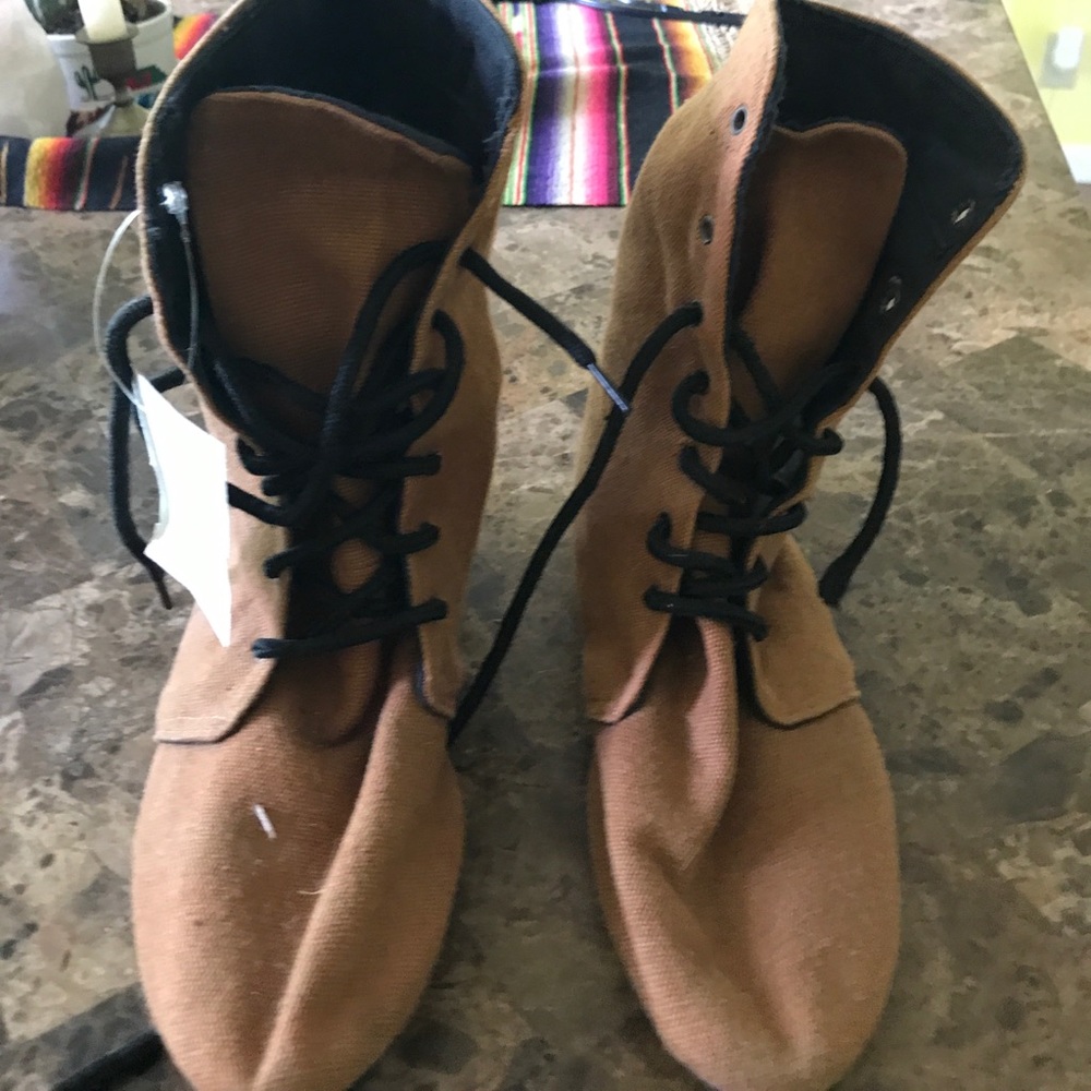 Hipster boots size 6