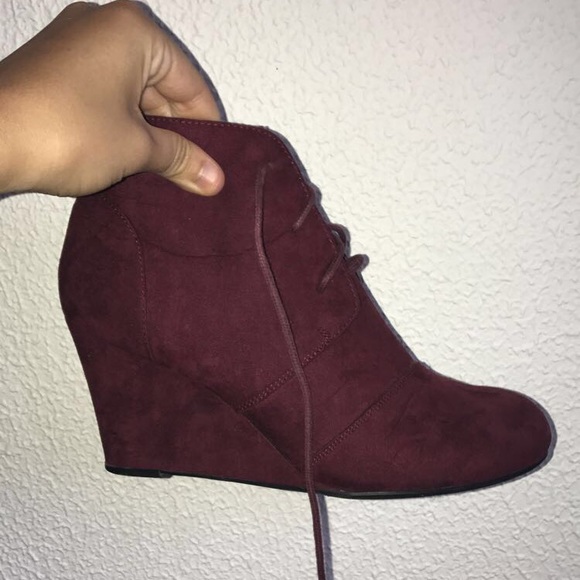 Maroon/ red heeled boots - Picture 4 of 4