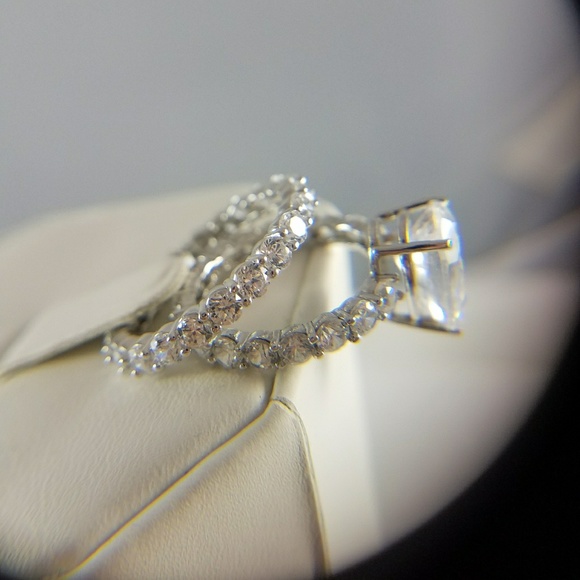 14k Solid 3ct Pear Engagement Ring 2pc set - Picture 3 of 8