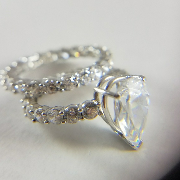 14k Solid 3ct Pear Engagement Ring 2pc set - Picture 2 of 8