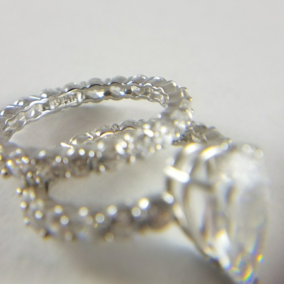 14k Solid 3ct Pear Engagement Ring 2pc set - Picture 4 of 8