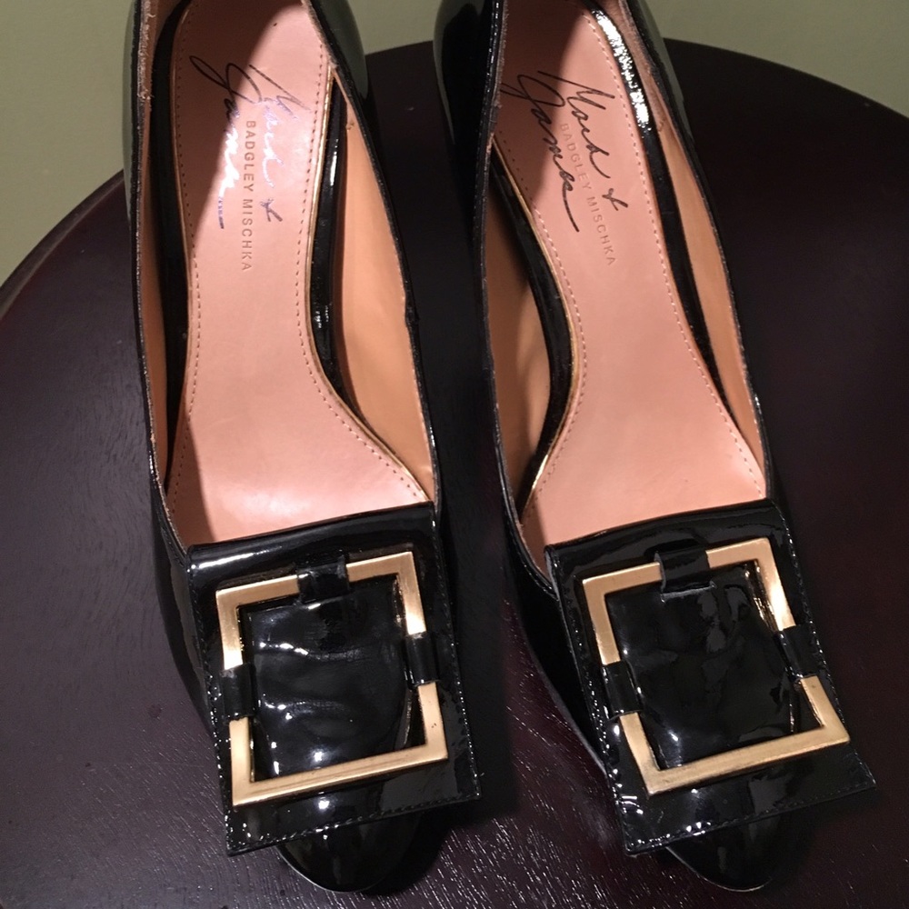 Final Sale: Bradley Mischka Pomps