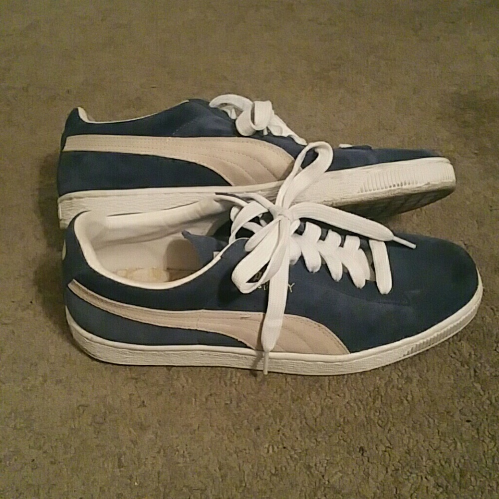 🚨SOLD🚨Mens Puma blue suede with white shoes