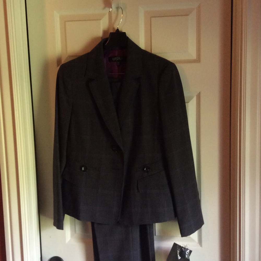 Kasper suit...grey/magenta