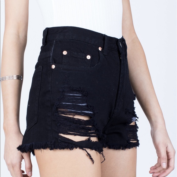 ❌SOLD❌🆕 Destroyed black high waisted denim shorts - Picture 2 of 6