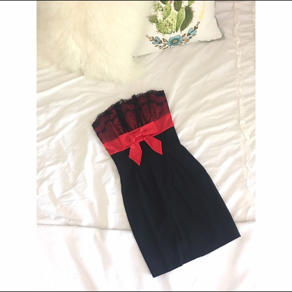 Black and Red sexy lace body con dress!