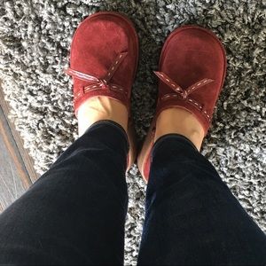 J. Crew 90s Vintage Suede Clogs in Burgundy