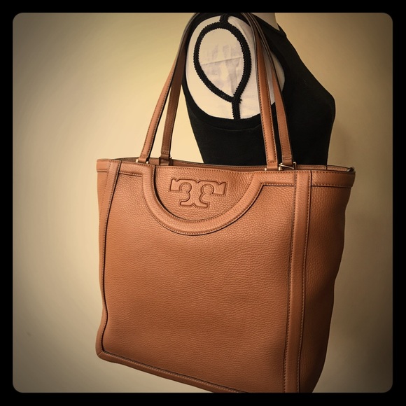 Tory Burch Handbags - Tory Burch serif t zip tote handbag