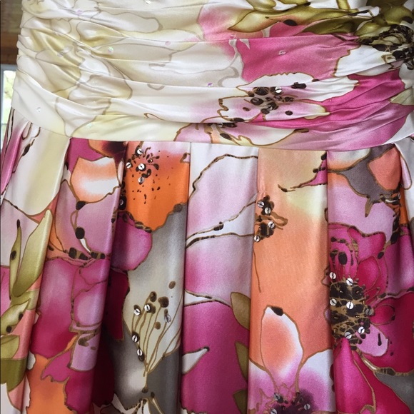 Adrianna Papell occasion silk halter dress. - Picture 2 of 4