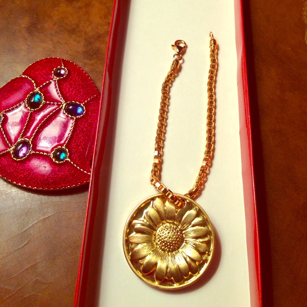 Escada gold bracelet with sunflower 🌻 charm