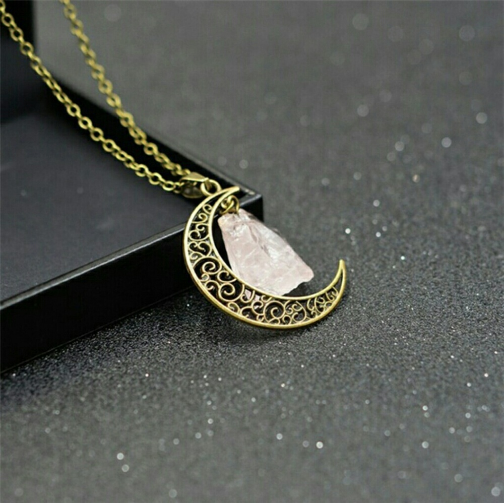 💜GIFTED 💟 CRESENT MOON NECKLACE💟💜 - Picture 2 of 5