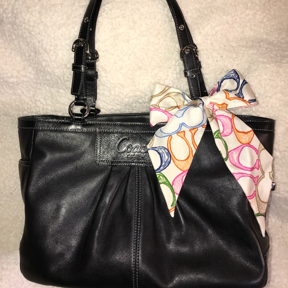 EUC Coach black leather tote