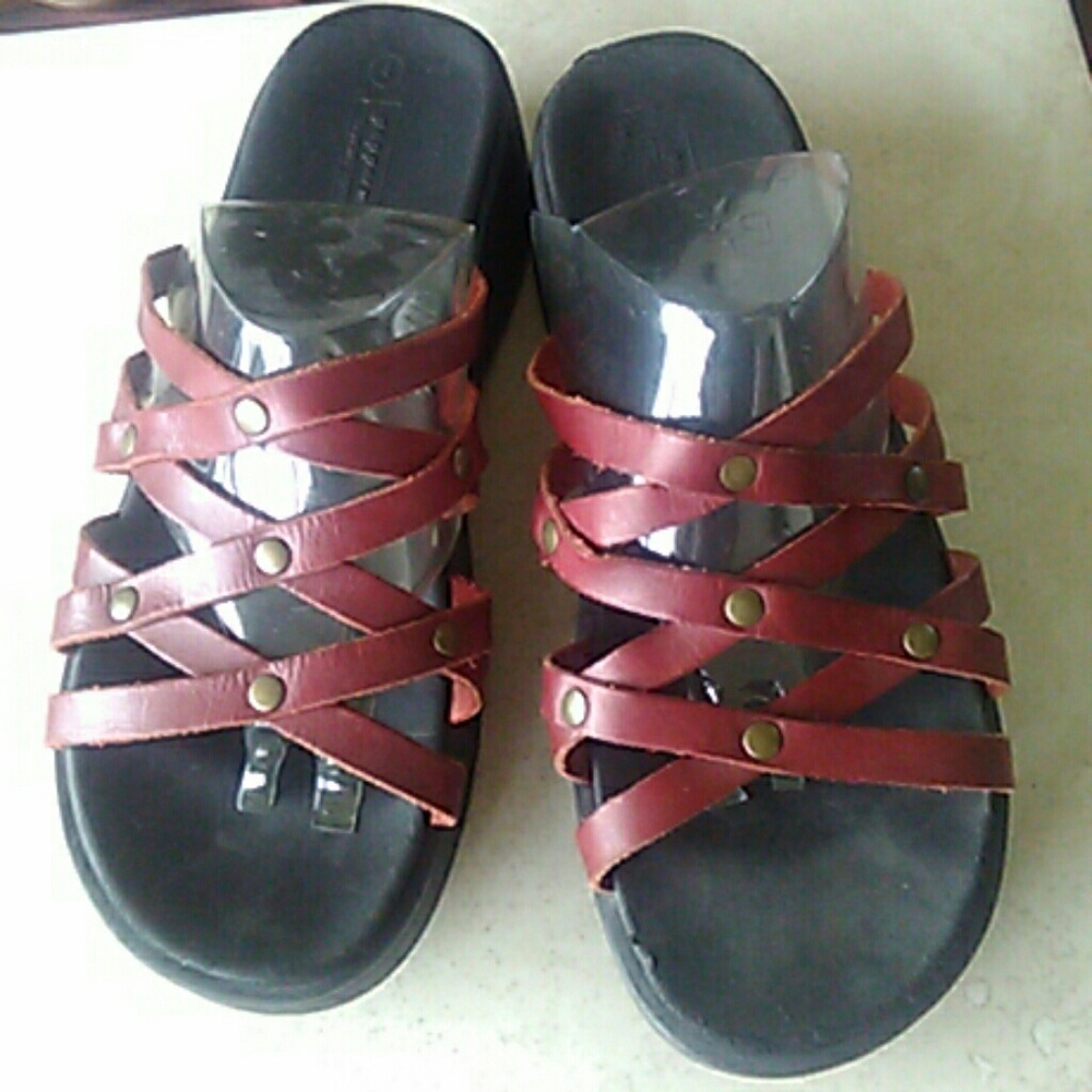 Peppermint sandal size 4
