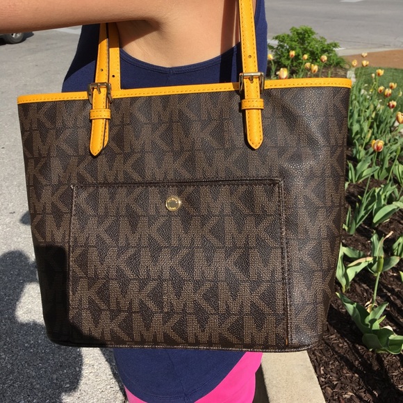 Michael Kors tote - Picture 2 of 4