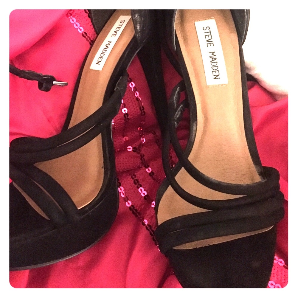 Black strappy Steve Madden heels - sandals