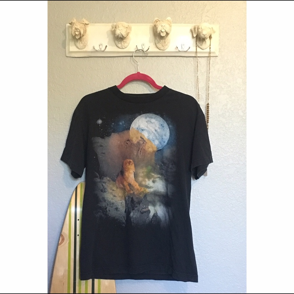 Cat meme t-shirt "meowing at the moon"