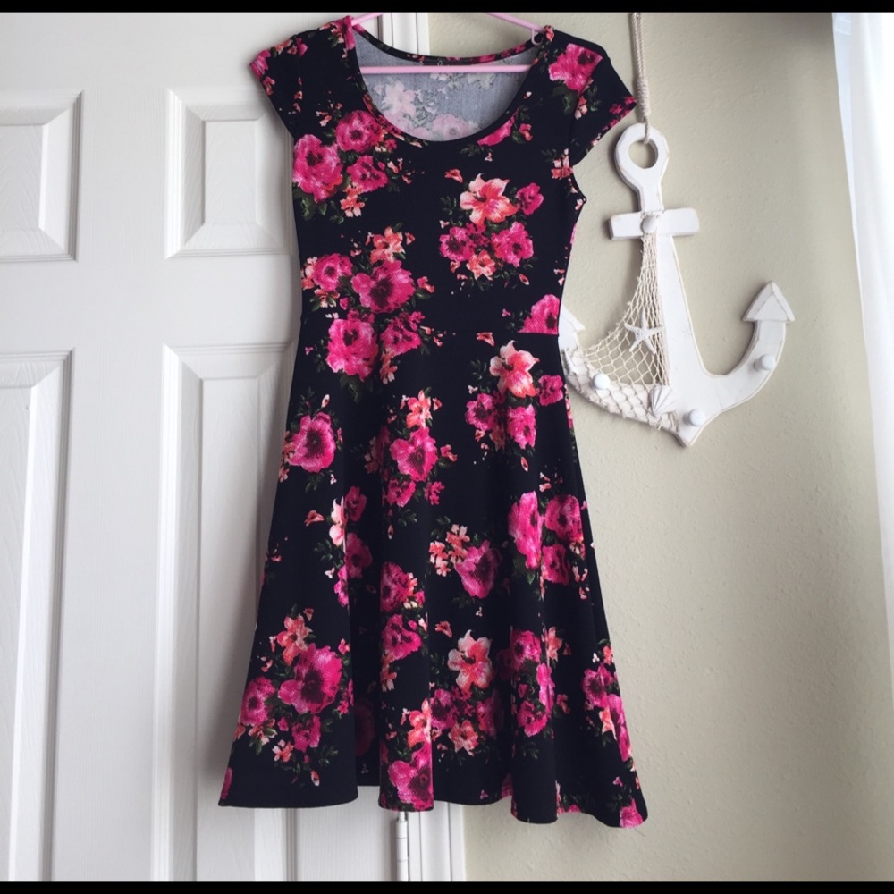 Black/Pink Floral Dress 🌺