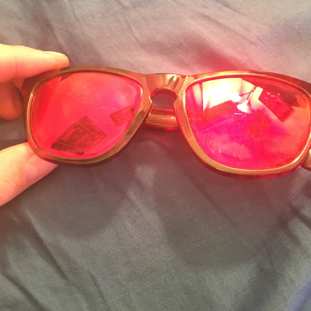 Oakley frog-skins red/black frame. Red lenses.