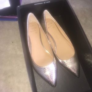 BNIB Banana Republic Angela Flat in Gold 7.5